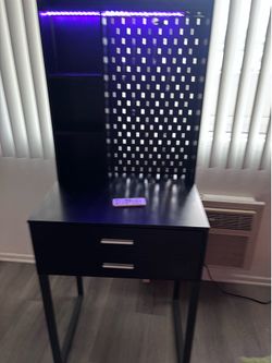 Desk/vanity