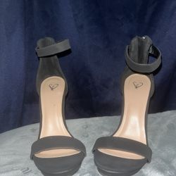 Black Heels Size 7.5