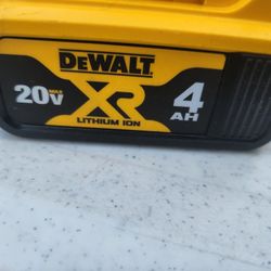 DEWALT 4.0, 20V  BATTERY , LIKE NEW