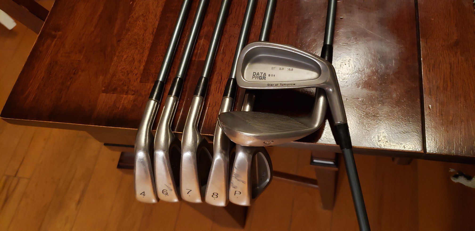 Data PRGR 611 Irons 3-8, PW, SW (-5 iron)