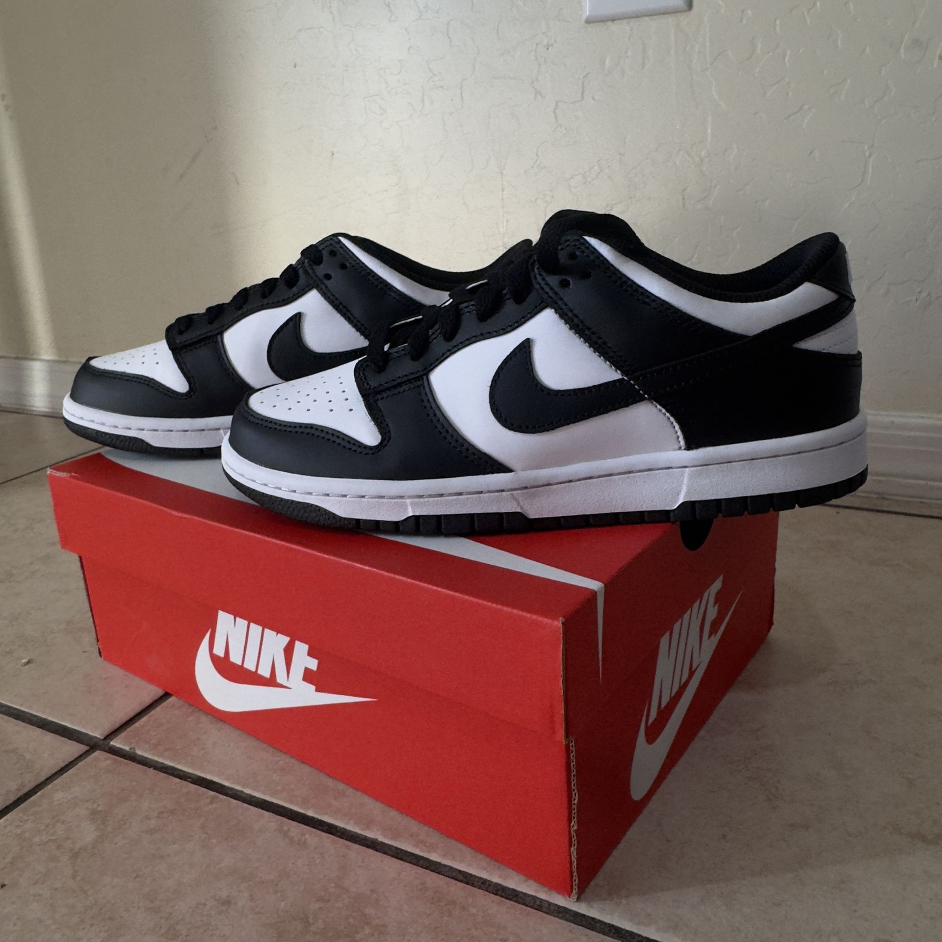 Black And White Nike Dunks