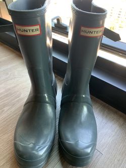 Hunter rain boots ; size 9