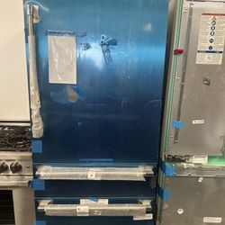 Thermador Freedom 36” Built In Refrigerator 