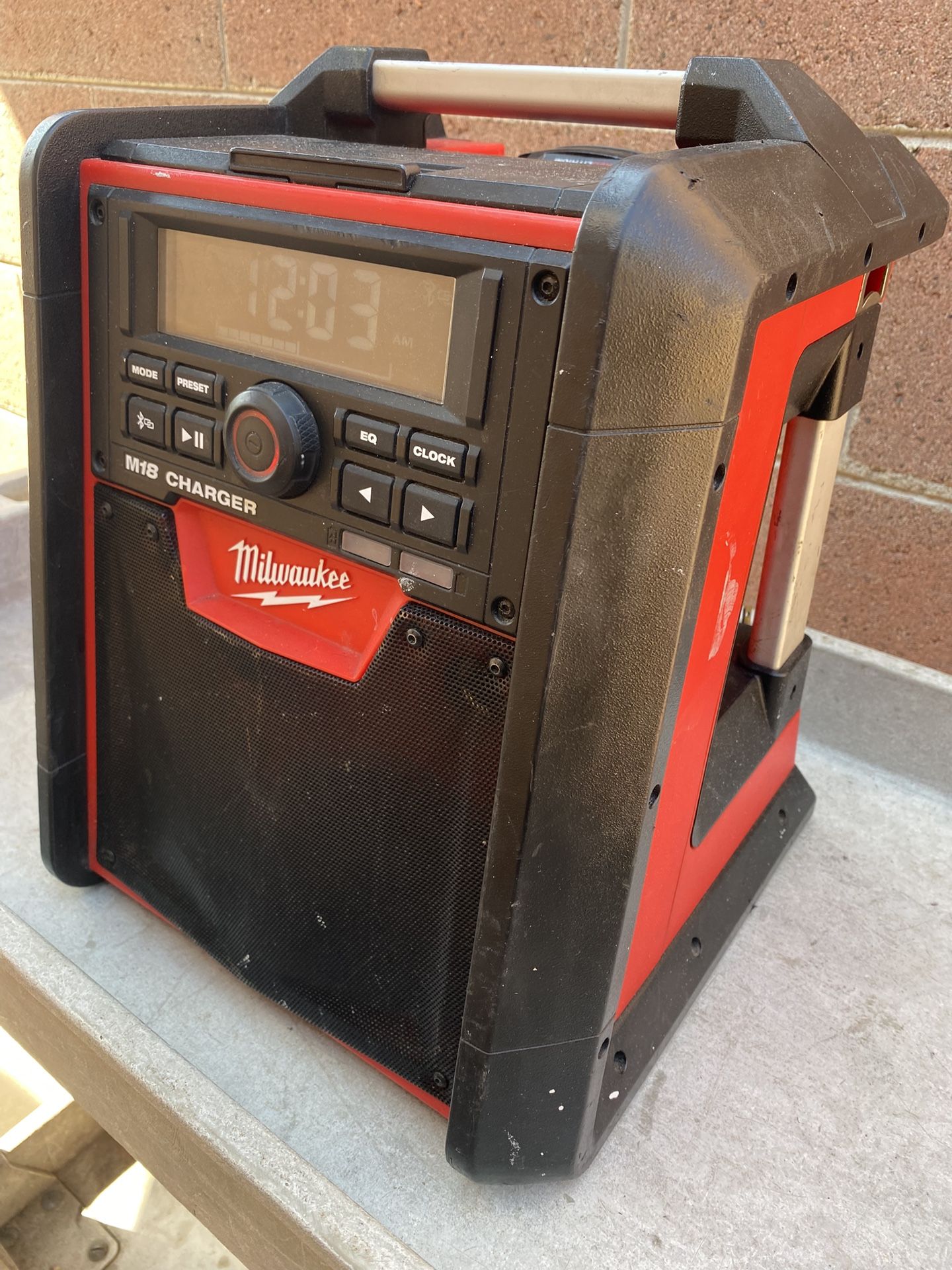 Milwaukee Speaker 🔈 Bluetooth And Radio, And Charger 🔌