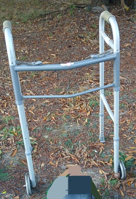 Adult Walker Wirh Wheels And Plastic Slide Feet