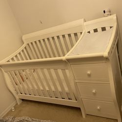 white crib w/ 3 drawers &changing table