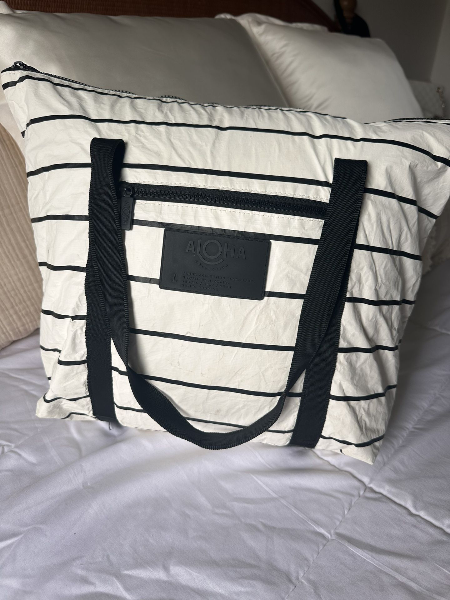 Aloha Collection Zipper Tote