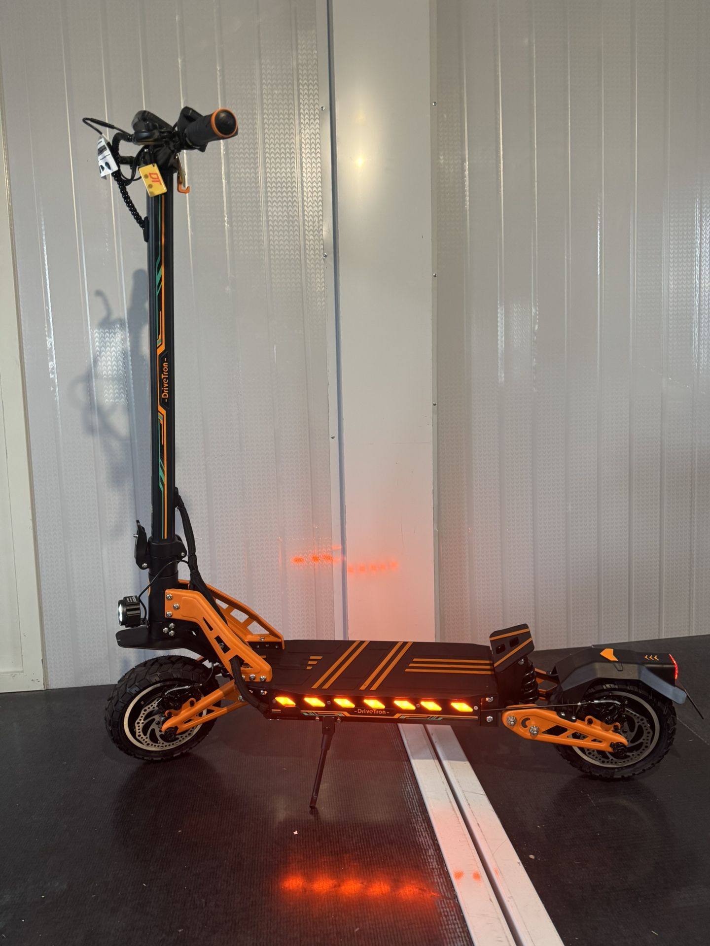 Dual-motor high-speed electric scooter