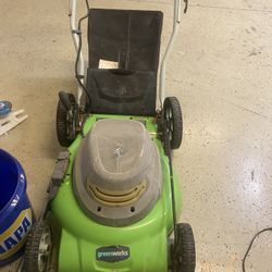 Green Works Lawnmower 
