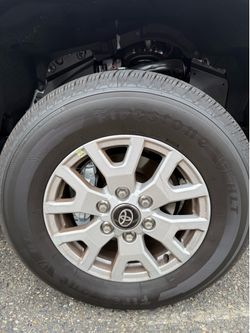245/70/17 Stock wheels and tires 26 Toyota Tacoma Sr5