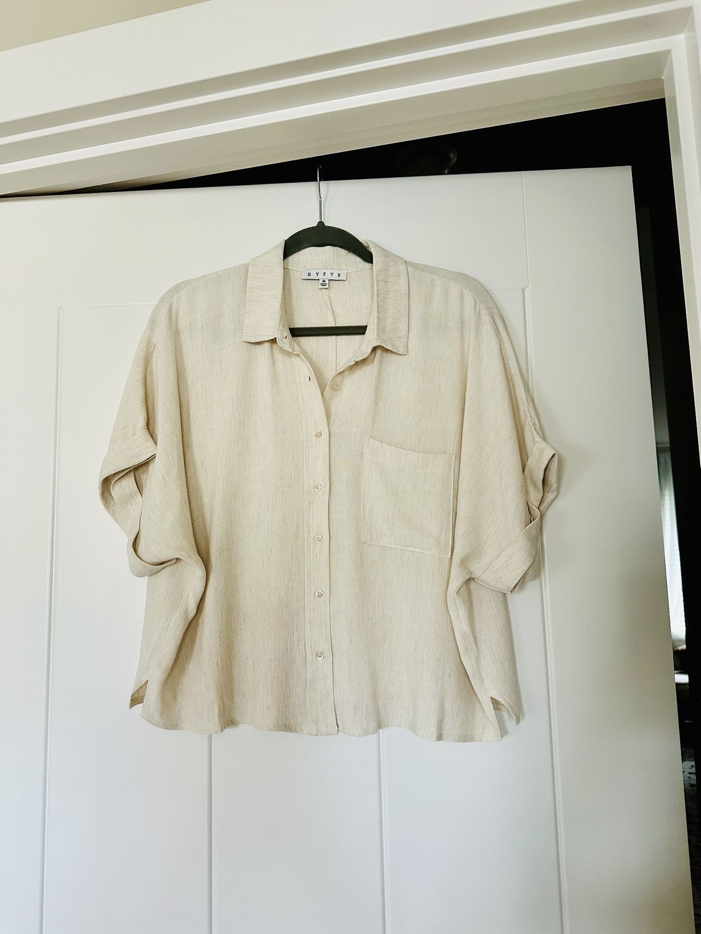 NWOT! Linen Blend Classic Oversize Beige Button Down Shirt Medium