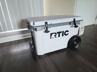 RTIC 52 QT Ultra-Light Wheeled Cooler - Like

New