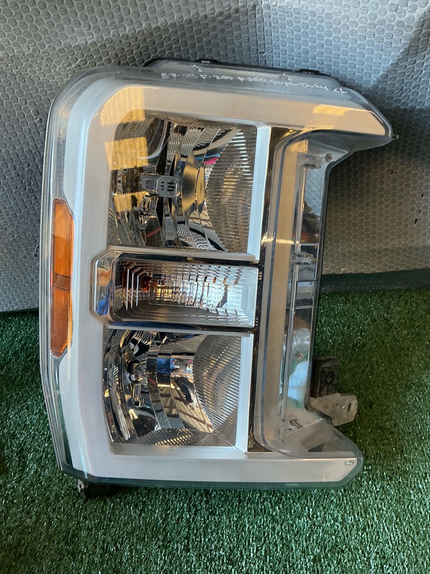 2023 2025. Ford 250 f350. Right side headlight oem. Halogen
