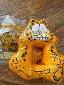 Garfield Inflatable Soap Raft 1978- plus garfield lamp- plus lot of figures