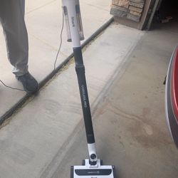 Shark Pro Cordless Vacuum – Excellent Condition