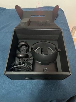 Oculus Rift S PC-Powered VR Gaming Headset, Complete In Box (CIB)