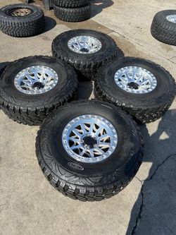 New wheels 17x9 5 lugs 5x127 for any Jeed rubicon,Gladeator used tires 315/70r17 Pro comp