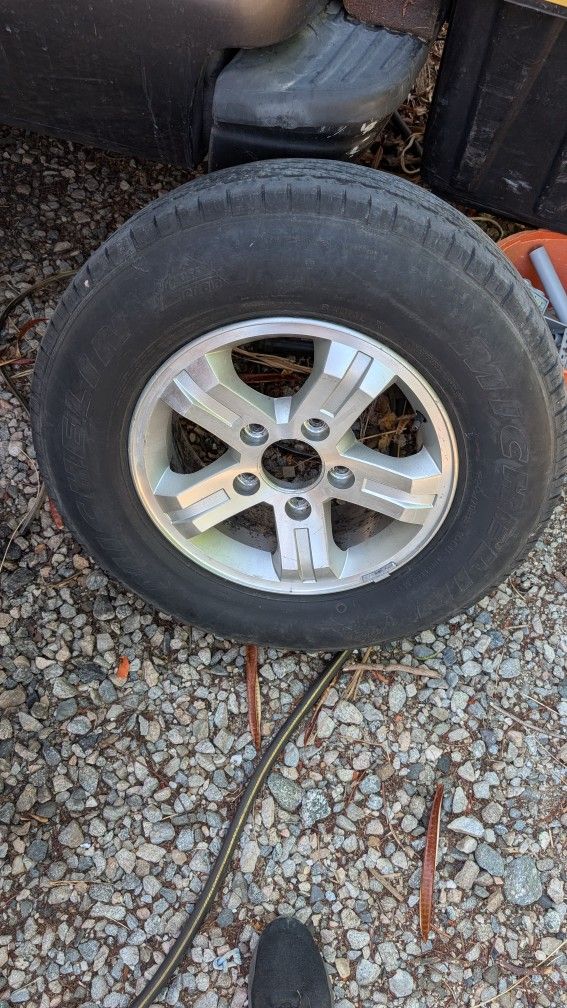 Tire And Wheel From Kia Sorento