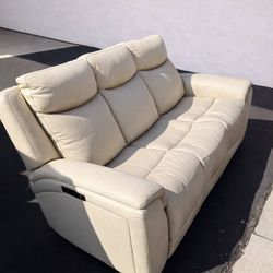 Like New Costco Leather Power Reclining Sofa – Power Headrests, USB Ports