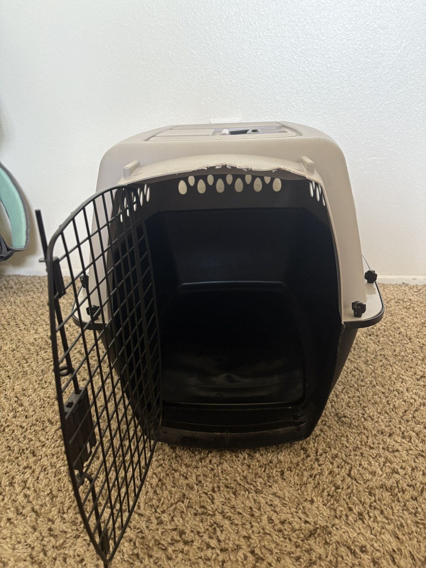Vibrant Life Pet Kennel Small/Medium 26" Dog Crate, Plastic Travel Pet Carrier for pet 15-25lb + Bed