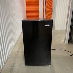 Igloo 3.2 Cu. Ft. Mini Fridge with Freezer