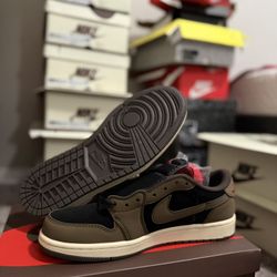 Size 9 Big Brown Traviissss Scoottttsss Nikeee Collaaabss Mochasss :p