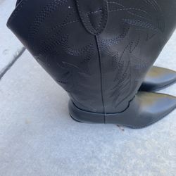 New Ladies Boots Never Worn 
