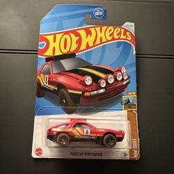 Hot Wheels Treasure Hunt Porsche 928S Safari 2024 Q Case