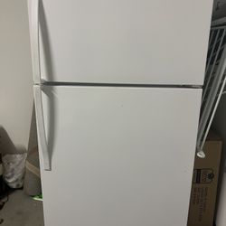 Used Whirlpool 20 Cu. Ft Top Freezer Refrigerator With Frameless Glass Shelves