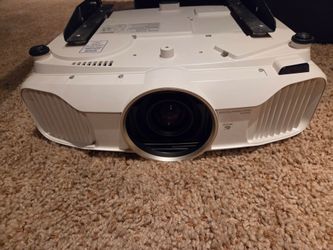 Epson PowerLite Home Cinema 5020UB Projector w/ Ceiling Mount