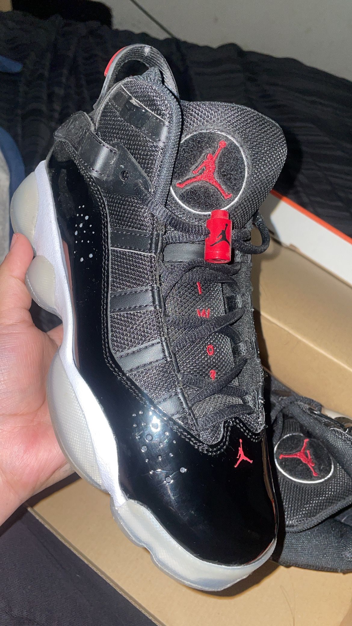 Jordan’s 6 Rings Black/red Size:6boys