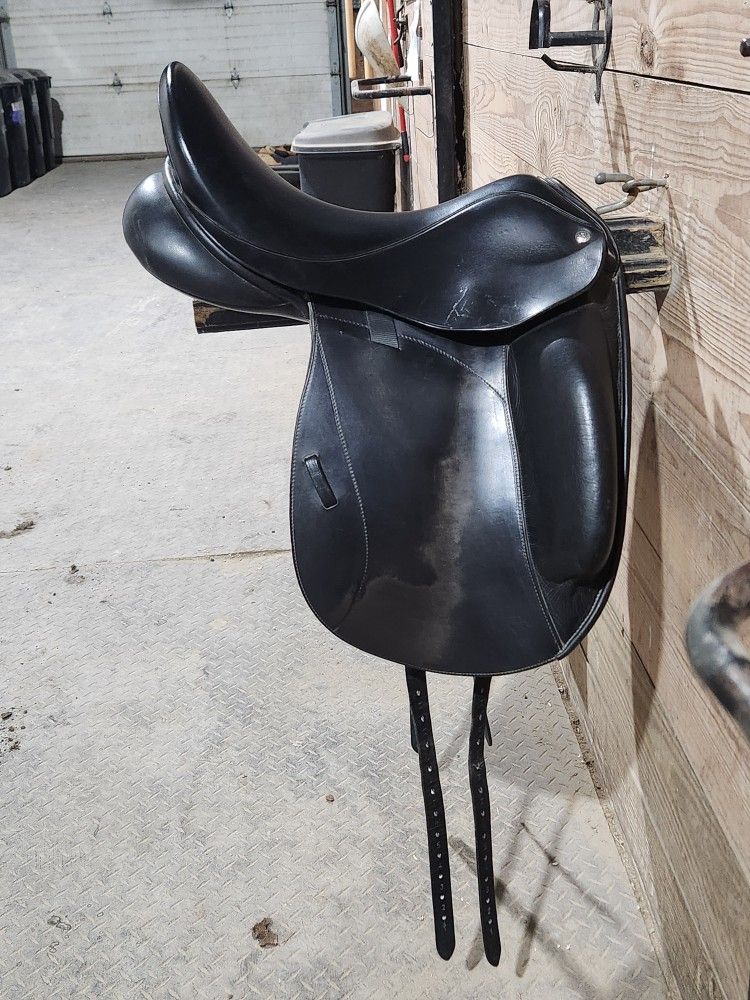 Custom Saddlery Saddle