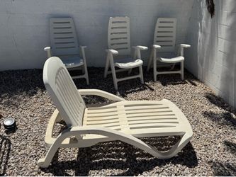 Four pool chair set