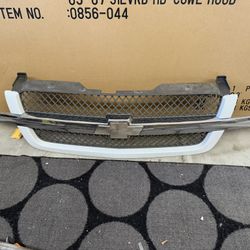 2003 Chevy Silverado Grille.