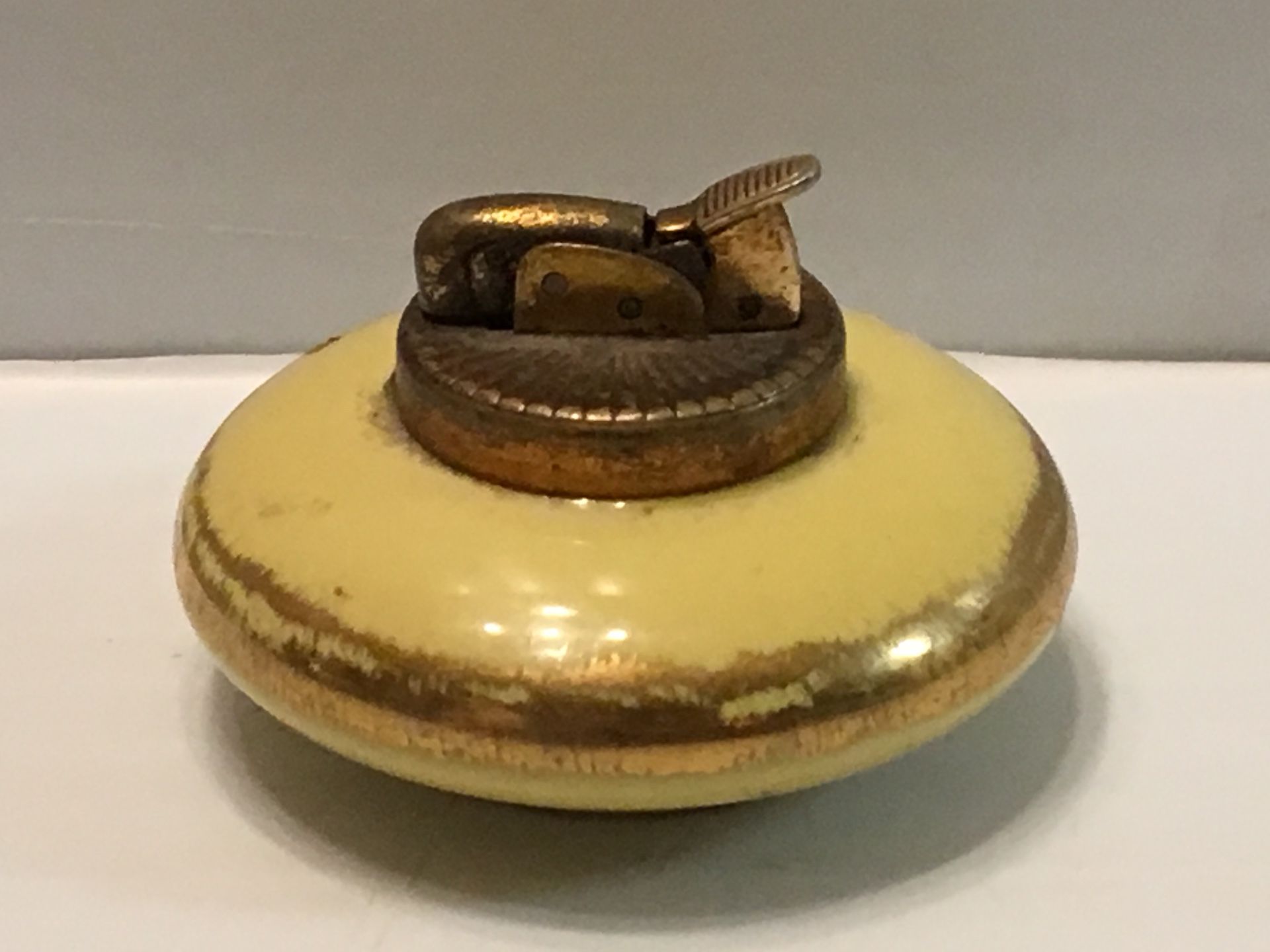 Vintage Evans Round Disc UFO Shaped Lighter Gold Rim