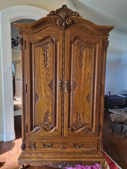 Gorgeous Vintage Solid Wood Armoire / Wardrobe - Excellent Condition