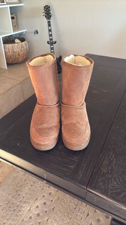 Bearpaw Boots Size 9/10
