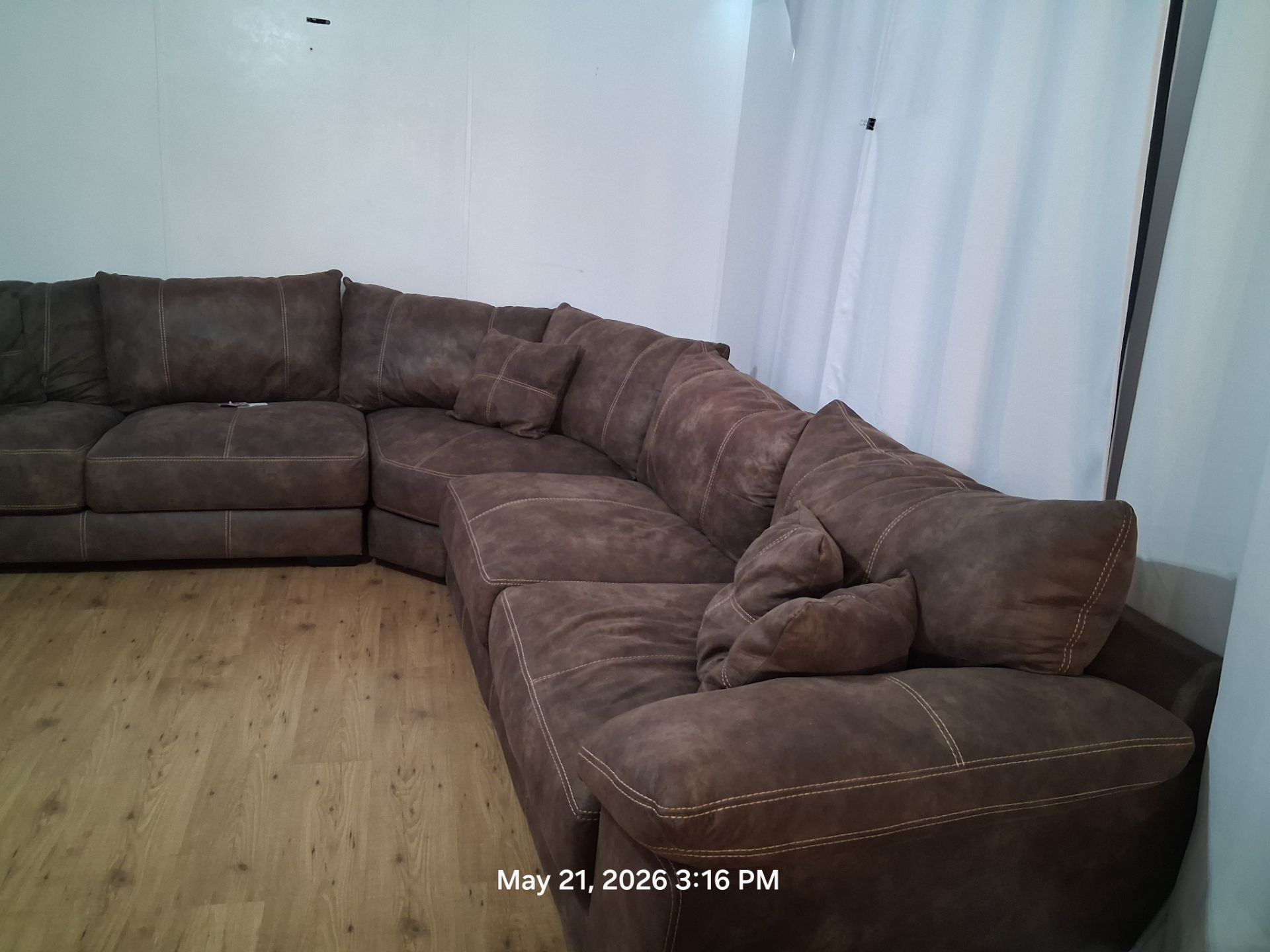 Like New !!!
Franklin Corp. Multi-Piece Wrap-Around Sectional Sofa & Loveseat Set