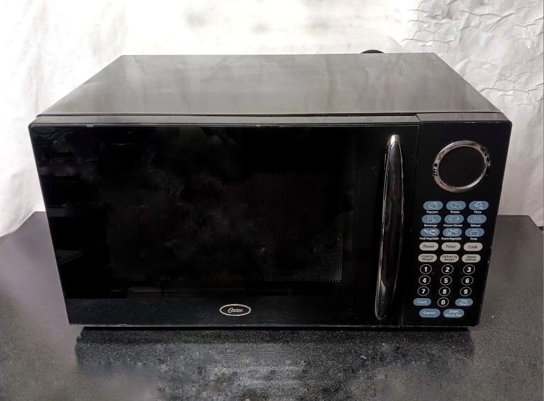 Oster Microwave - 1,000 Watts! Great Condition!