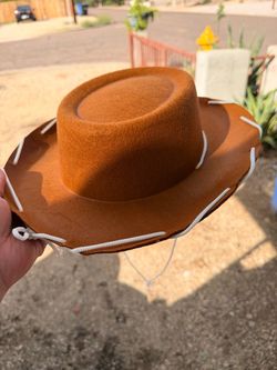 Woody hat