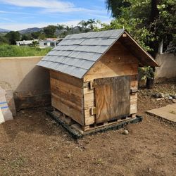Wood Large Dog House with Roof