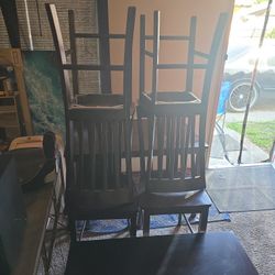 Kitchen Table / 4 Chairs