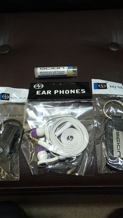 BUNDLE LOT OF 4 TOYOTA SCION GIFTS ACCESSORIES KEYCHAIN LED LIGHT EAR BUDS LIP BALM
