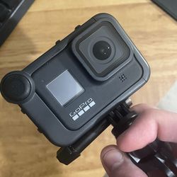 GoPro Hero 8 + Selfie Stick + Tripod + Media Mod