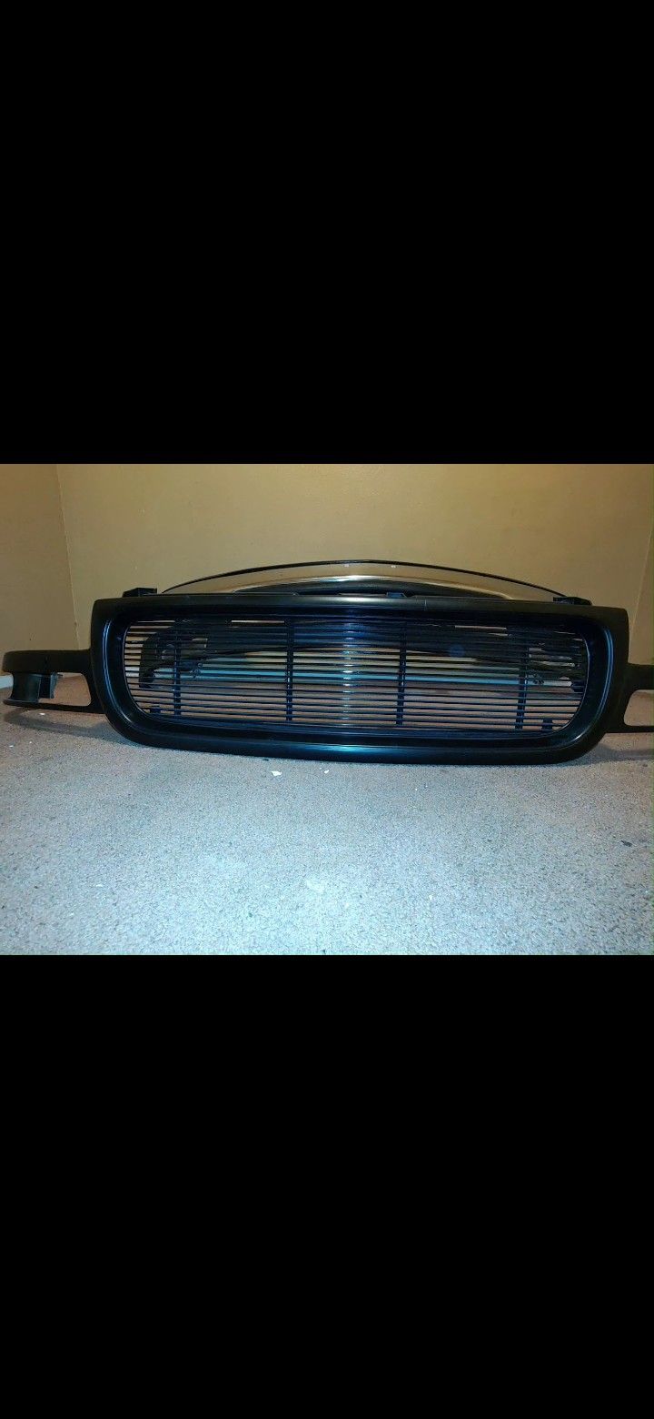 GMC/CHEVY 99-O6 FRONT GRILL