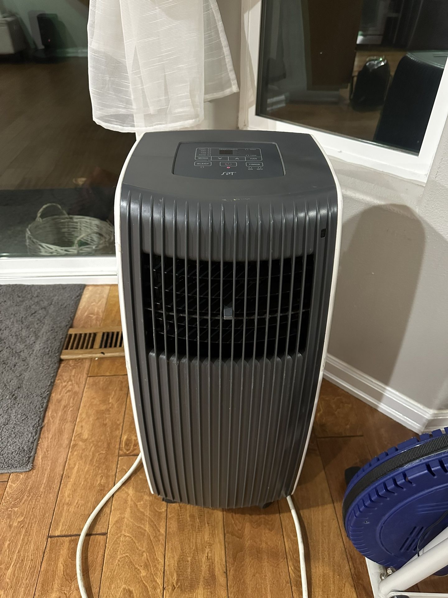 PORTABLE AIR CONDITIONER