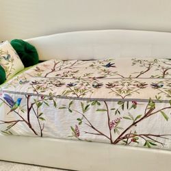 Twin Daybed With Premium Tempur-Pedic Mattress 