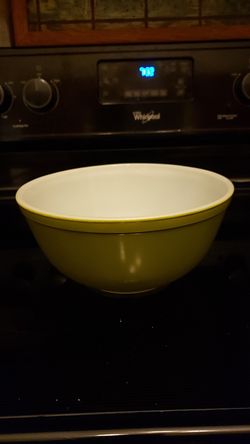 Vintage 2.5 Quart Olive Color Pyrex Bowl