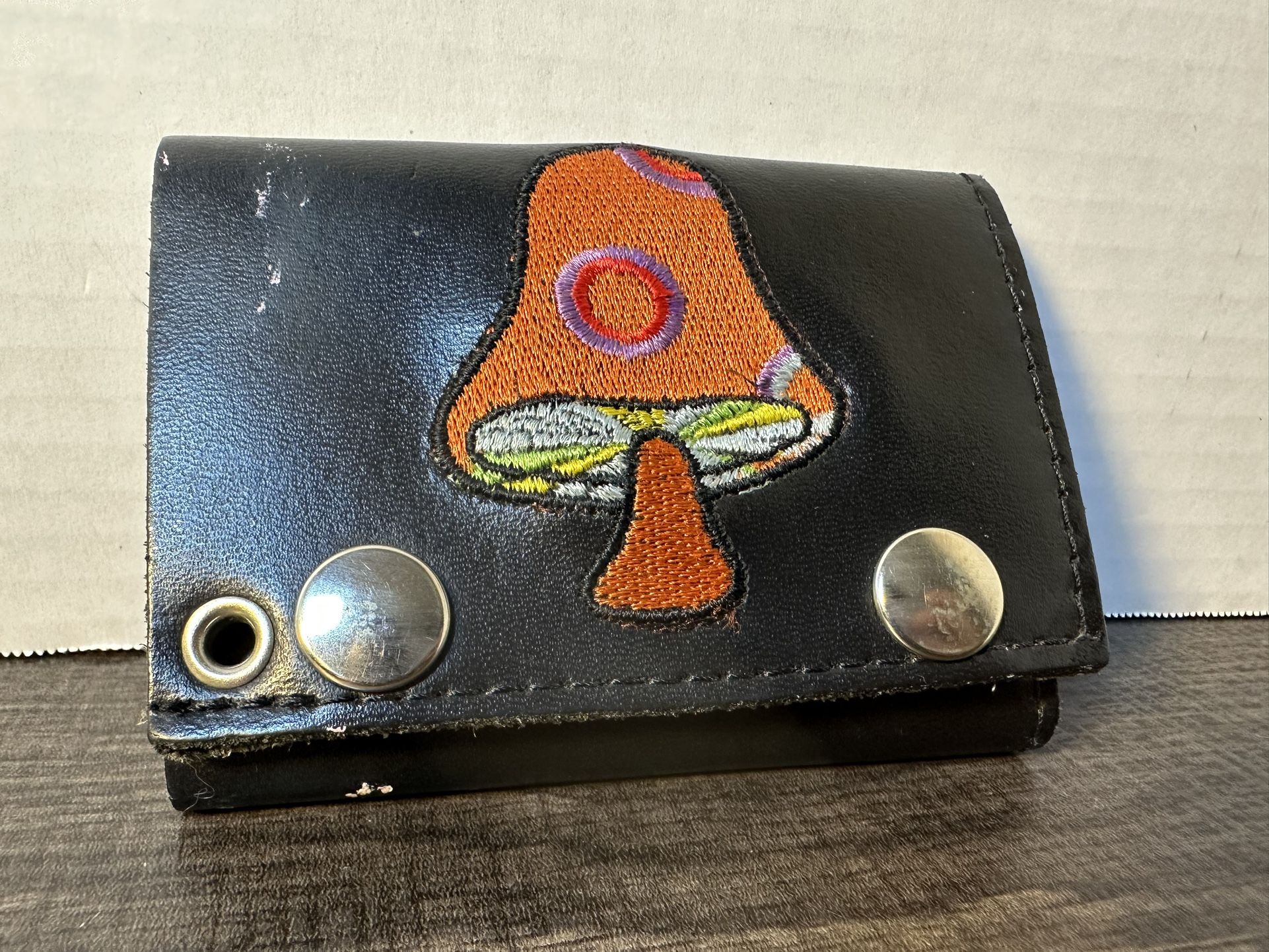 Vintage Mushroom Genuine Leather Trifold Chain Wallet