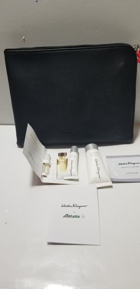 Magnifica Alitalia Ferrogamo travel bag with body lotion